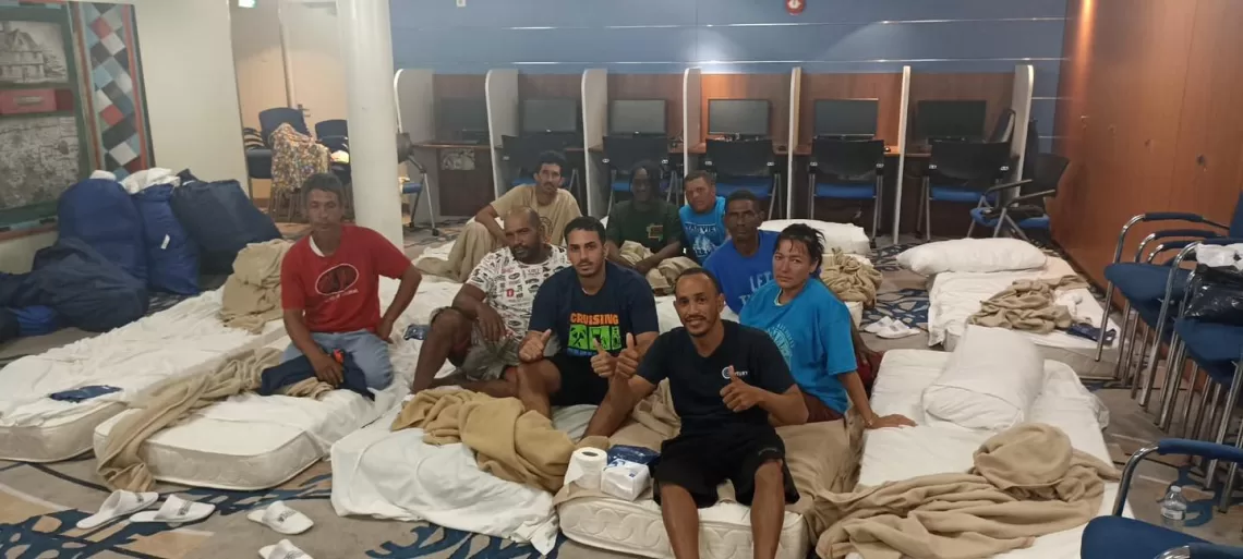 Crucero rescata a 10 cubanos a la deriva y los entrega en Mahahual