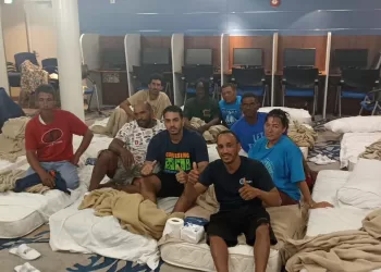 Crucero rescata a 10 cubanos a la deriva y los entrega en Mahahual