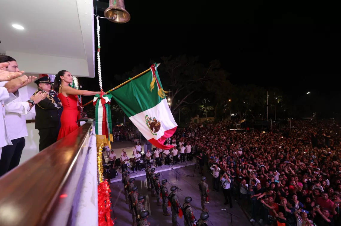 Multitud en Cancún celebra el Grito con Ana Paty Peralta y Gloria Trevi