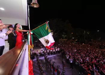 Multitud en Cancún celebra el Grito con Ana Paty Peralta y Gloria Trevi