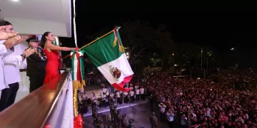 Multitud en Cancún celebra el Grito con Ana Paty Peralta y Gloria Trevi