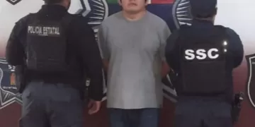 Detienen a sujeto agresivo vinculado a robos en Cancún