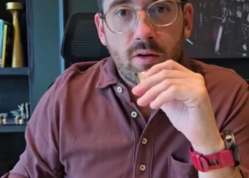 Óscar Rébora reconoce lucha social que logró cancelar el cuarto muelle en Cozumel