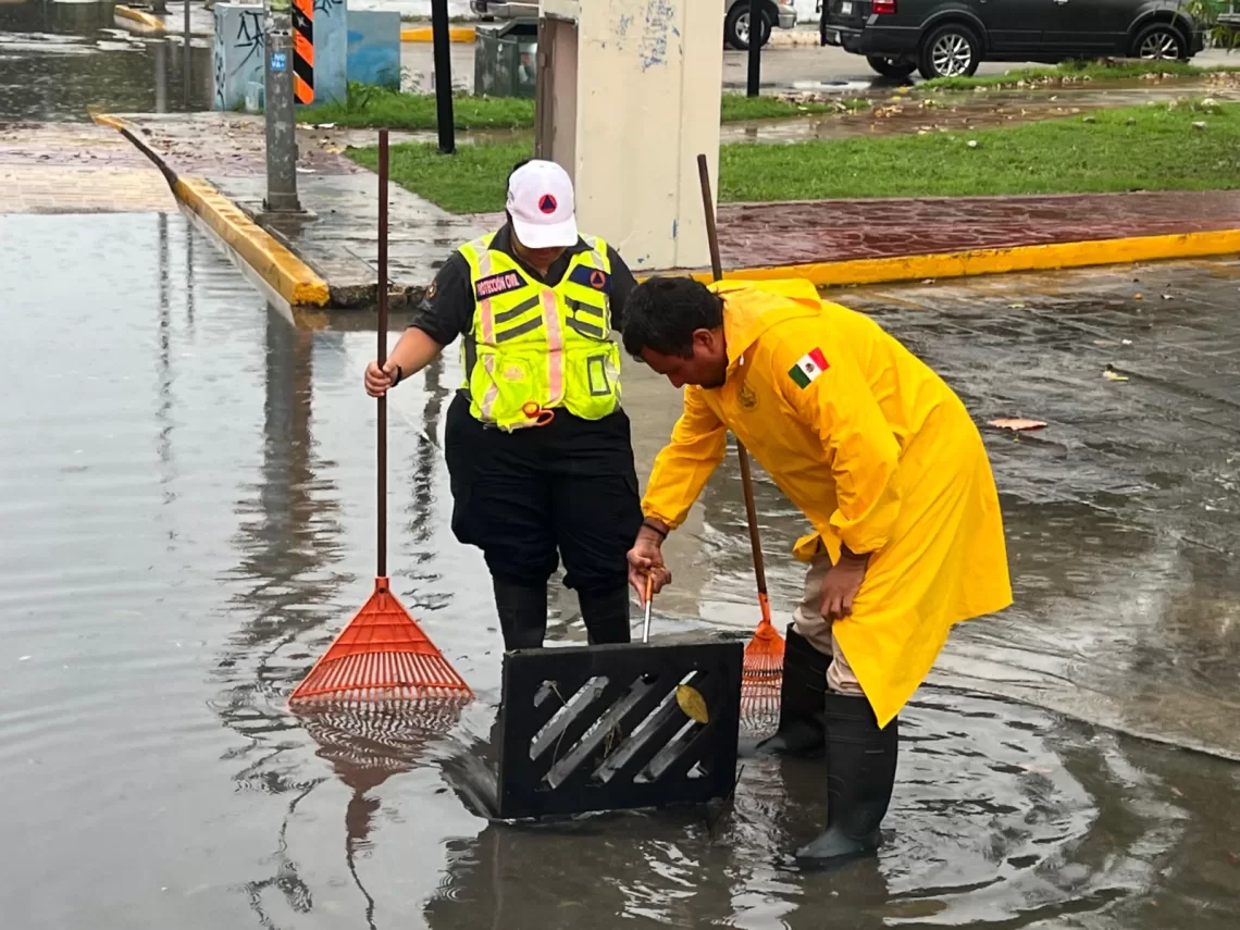 Playa del Carmen activa brigadas de respuesta por lluvias intensas