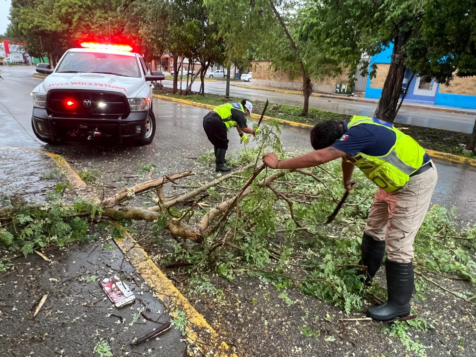 Playa del Carmen activa brigadas de respuesta por lluvias intensas