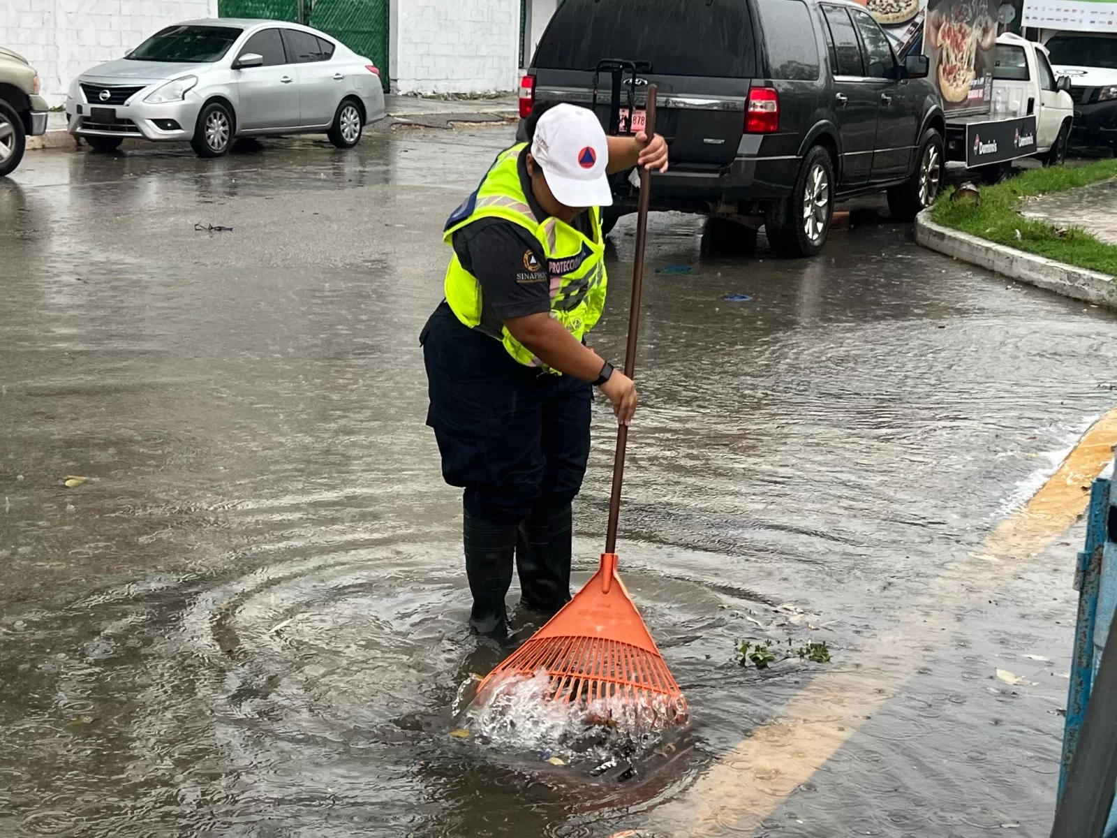 Playa del Carmen activa brigadas de respuesta por lluvias intensas