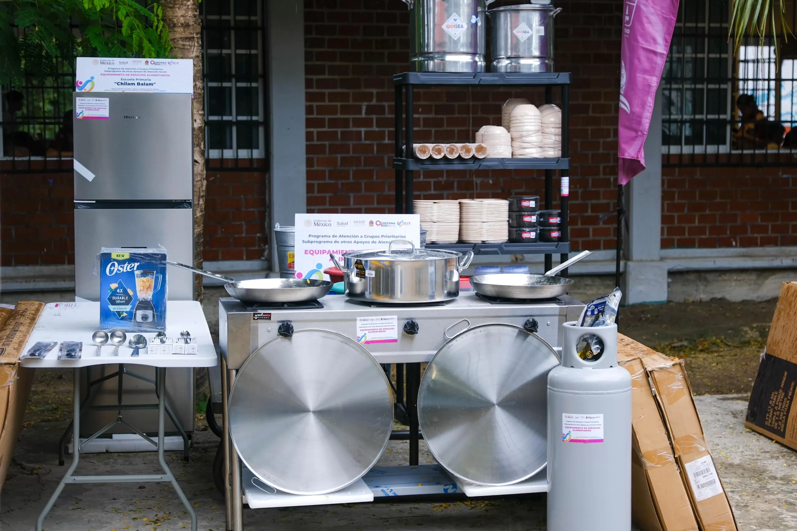 Mara y Verónica Lezama Espinosa equipan desayunadores para el bienestar de más de 2 mil 700 niñas y niños