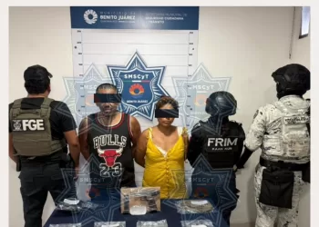 Pareja detenida con drogas y una pistola en Cancún