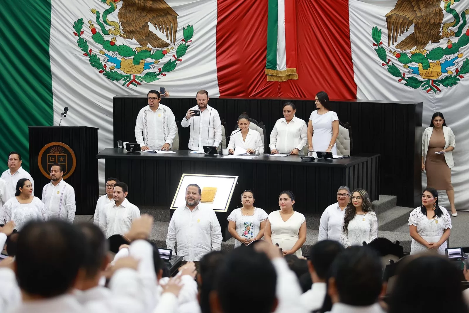 Rinden protesta las mujeres y hombres que integrarán el nuevo Poder Judicial