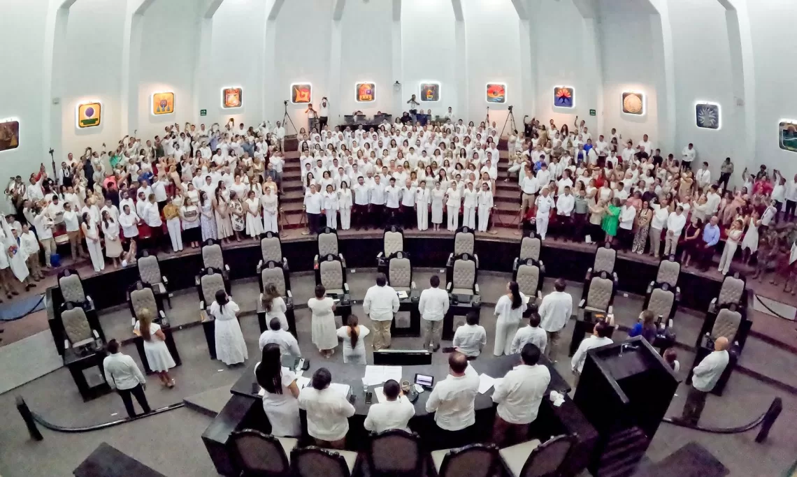 Rinden protesta las mujeres y hombres que integrarán el nuevo Poder Judicial