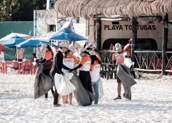 Convocan a limpieza internacional en playas de Cancún