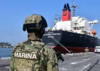 FGR y Aduanas preparan más de 200 órdenes de aprehensión contra empresarios, militares y exgobernador por huachicol