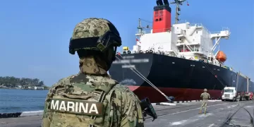 FGR y Aduanas preparan más de 200 órdenes de aprehensión contra empresarios, militares y exgobernador por huachicol