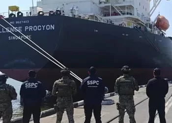 Detienen a vicealmirante y exfuncionario aduanal por contrabando de combustible en Tamaulipas