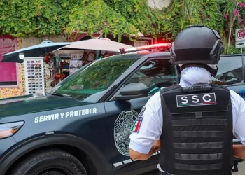 Suspenden a cinco policías de Playa del Carmen por muerte de detenido