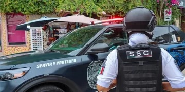 Suspenden a cinco policías de Playa del Carmen por muerte de detenido