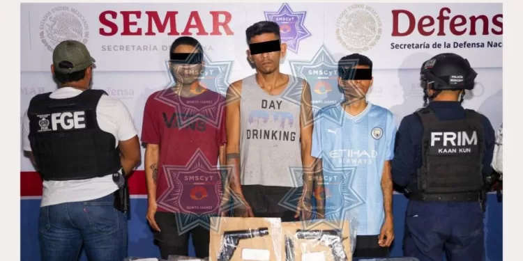 Detienen a tres hombres con drogas y armas en la Supermanzana 251