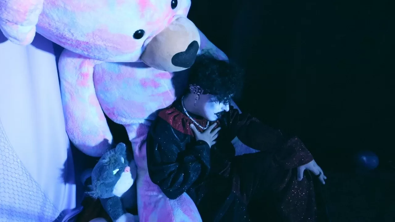 Chitu embruja con "Roto", una oda gótica al desamor y la vulnerabilidad 