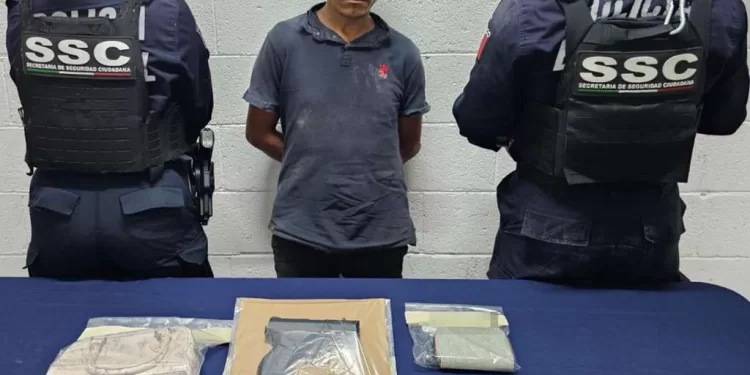 Aprehenden a individuo que asaltó a punta de pistola a una mujer y su hija en Cozumel