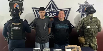 Capturan a dos colombianos armados y con más de un centenar de dosis de drogas