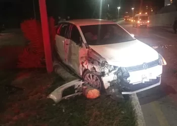 Accidente en el bulevar Kukulcán deja daños materiales