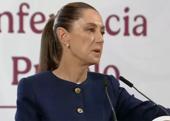 El Partido Acción Nacional realizó este fin de semana en la Ciudad de México el relanzamiento de su imagen, con un nuevo logotipo, colores y eslogan, bajo el lema de iniciar “una nueva era”. El acto, encabezado por su dirigente Jorge Romero, incluyó una marcha del Monumento a la Revolución al Ángel de la Independencia y la presentación de un mensaje centrado en la ciudadanía, con la promesa de apertura a nuevos militantes y el fin de las alianzas electorales tradicionales.