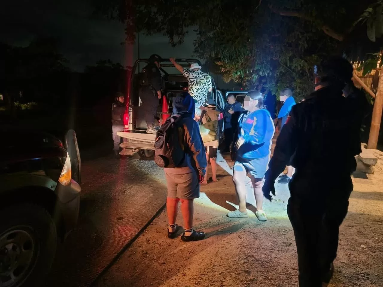 Policía auxilia a turistas varados en parque ecológico de Playa del Carmen