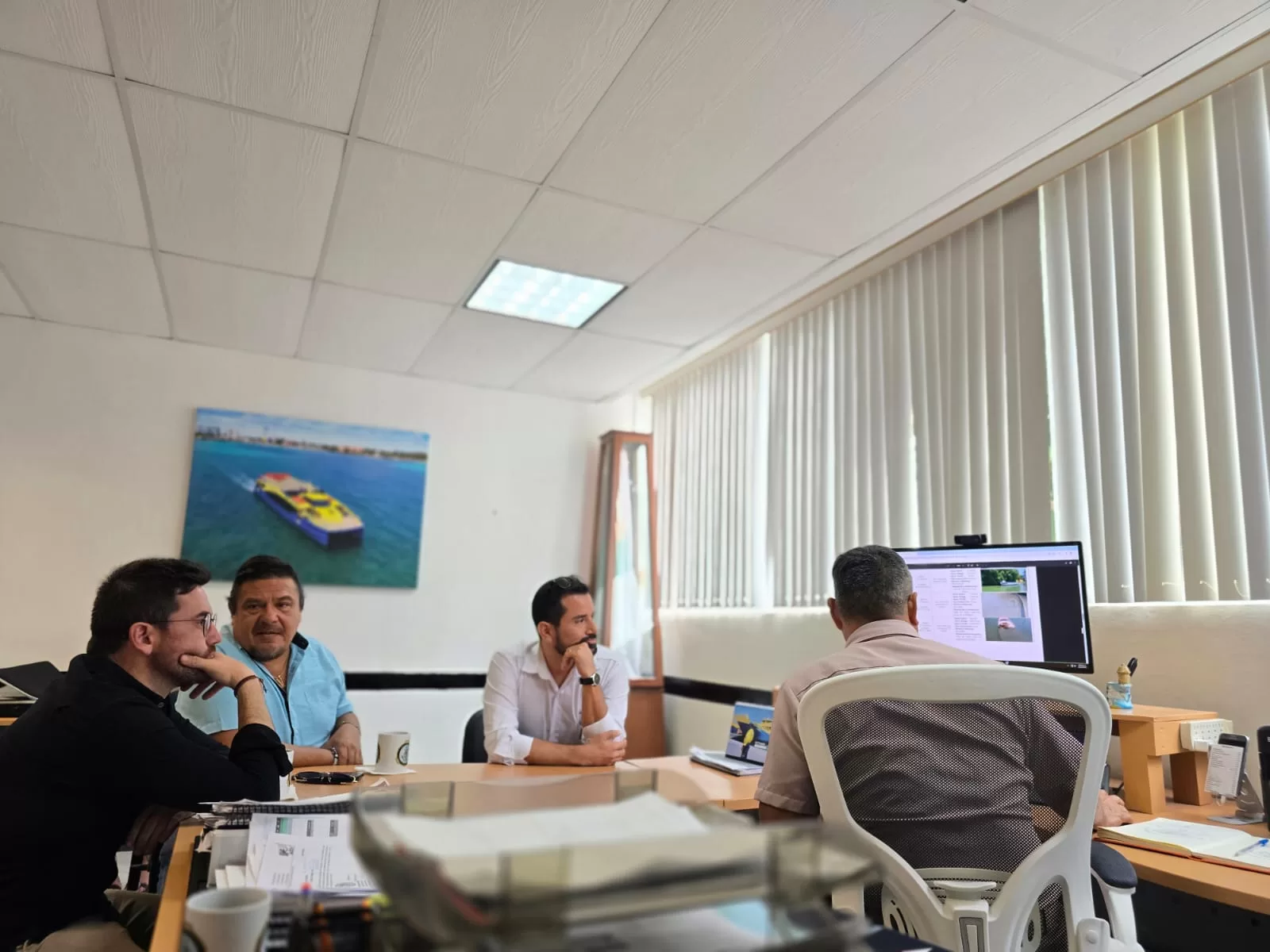 Acuerdan retiro de "chatarra marina" de la laguna de Nichupté