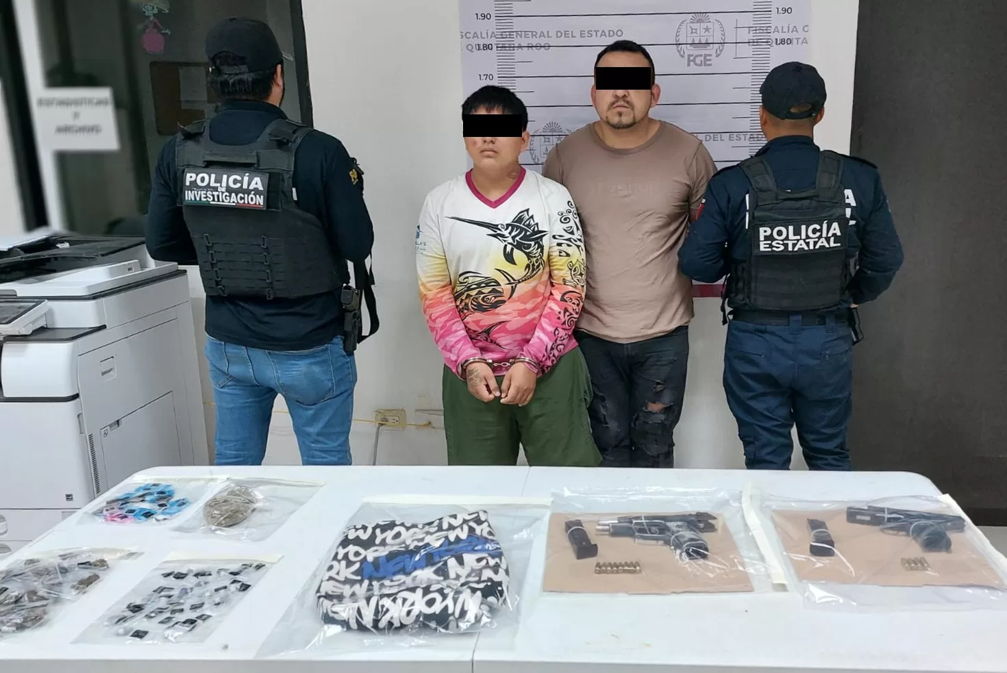 Detienen en Cozumel a cuatro presuntos narcomenudistas con armas y drogas