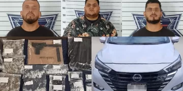 Cae trío de con arma Uzi y más de 350 dosis de droga