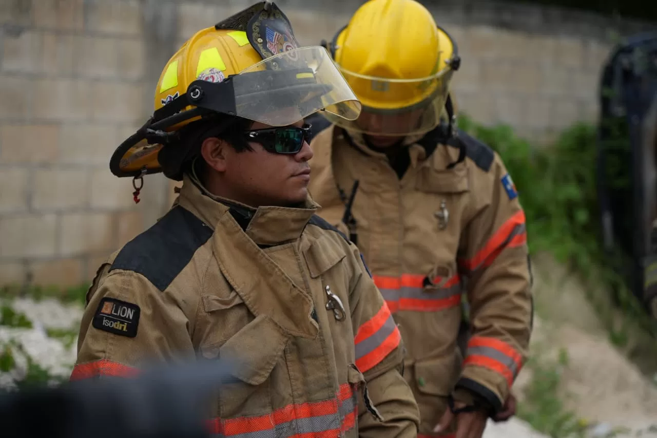 Instructores de EE.UU. fortalecen la preparación del cuerpo de bomberos en Cozumel