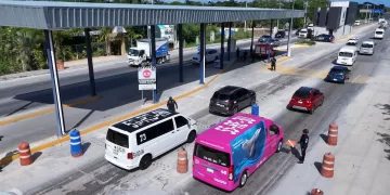 Refuerzan seguridad con filtros simultáneos de acceso y salida en Playa del Carmen