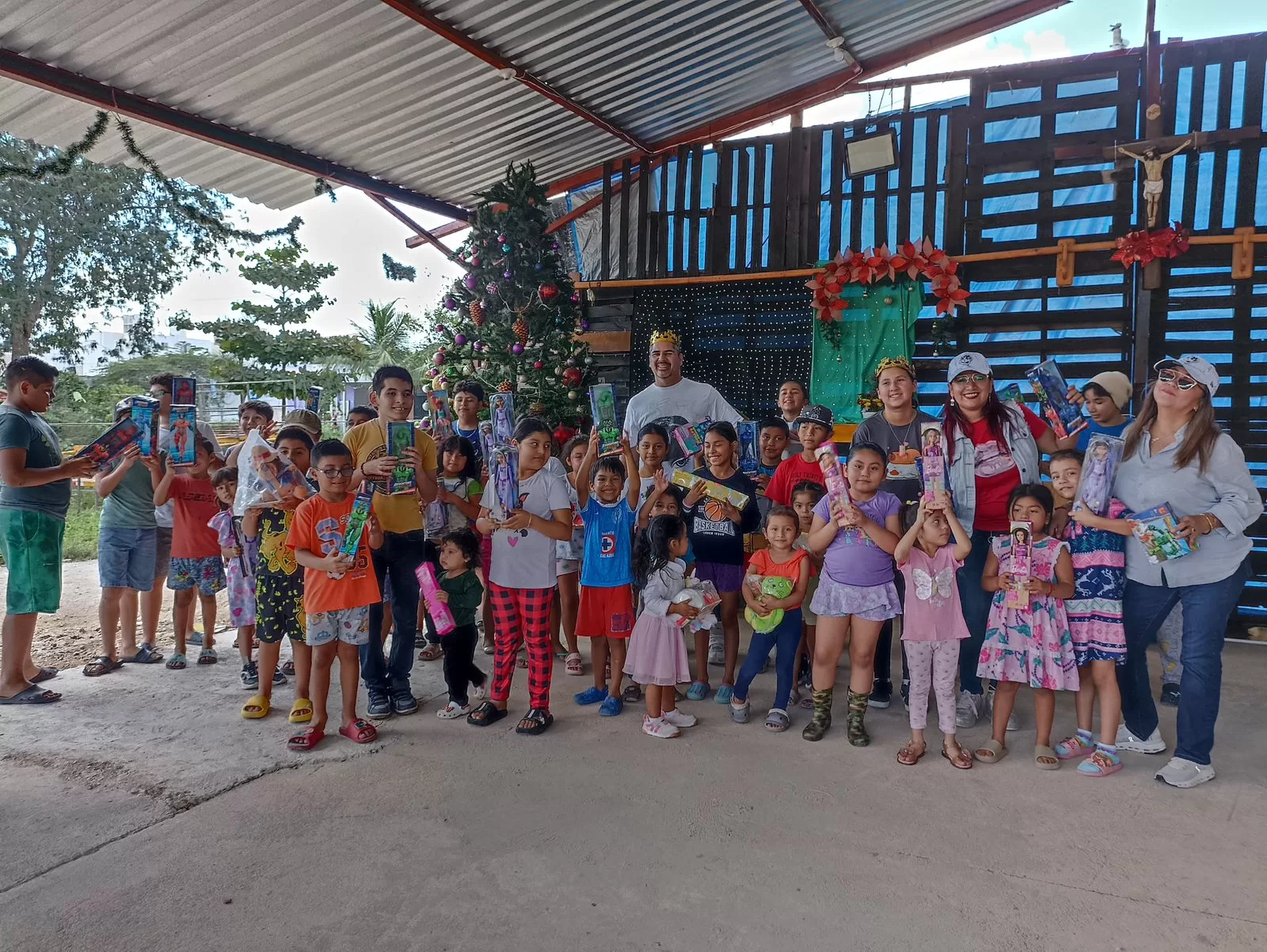 Los Reyes Magos llevan sorpresas y sonrisas a la niñez vulnerable de Cancún