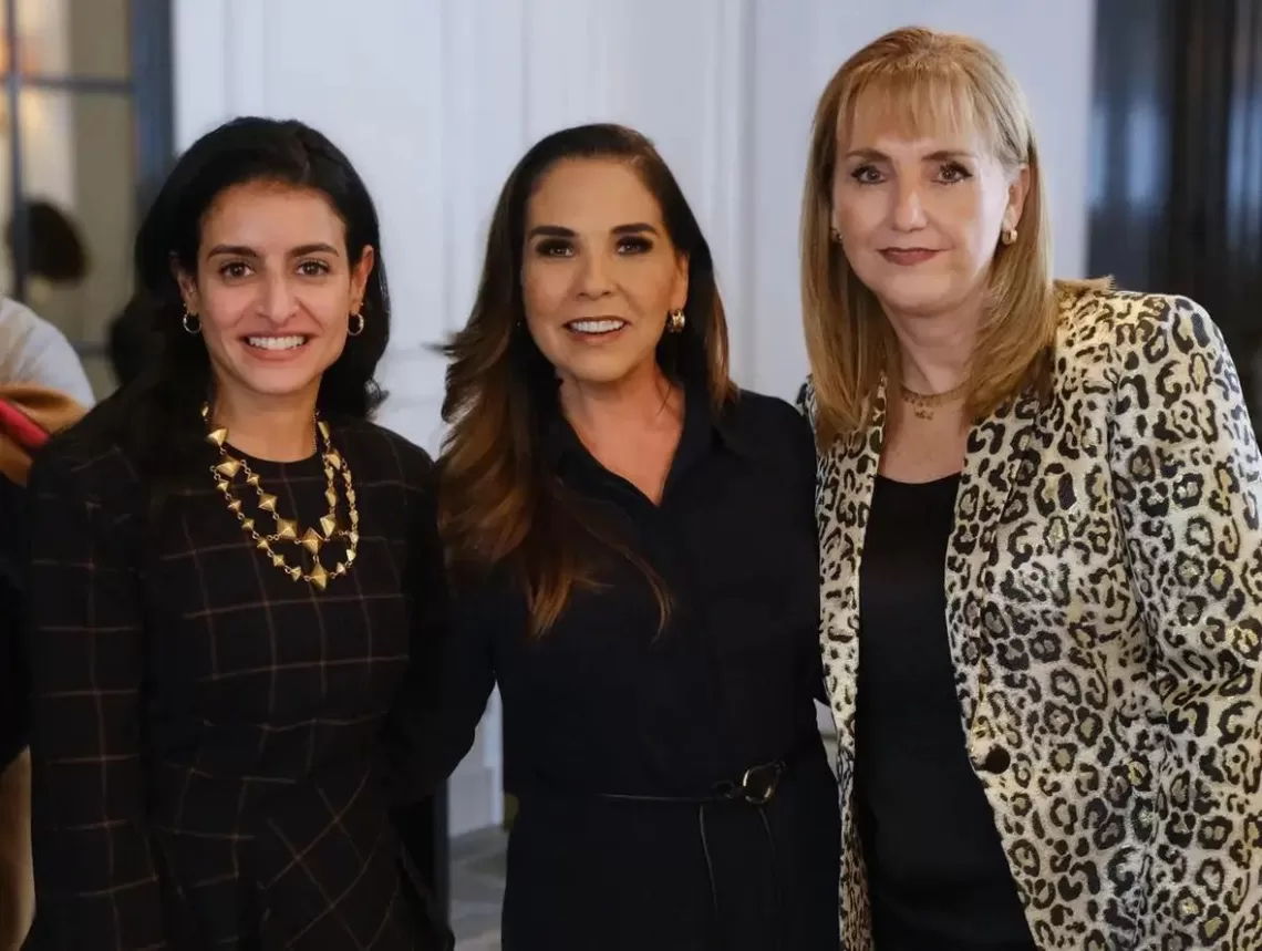 Participa Mara Lezama, junto con Shaikha Al Nowais, Secretaria General de la ONU Turismo, y Gloria Guevara, presidenta del WTTC, en mesa turística de alto nivel