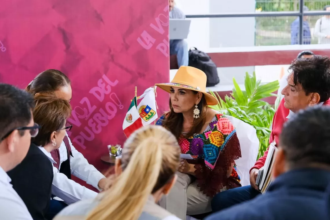 Atiende Mara Lezama de manera directa a las y los cozumeleños en “La Voz del Pueblo”