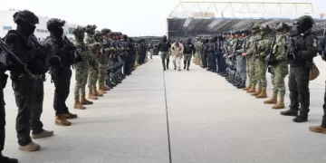 México envía a 37 presuntos líderes criminales a EE.UU. en medio de fuerte presión de Washington