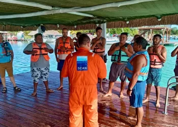 Capacitan a prestadores turísticos de Bacalar en seguridad náutica
