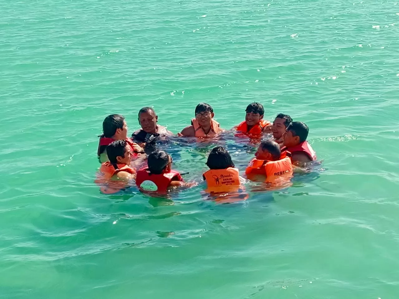 Capacitan a prestadores turísticos de Bacalar en seguridad náutica