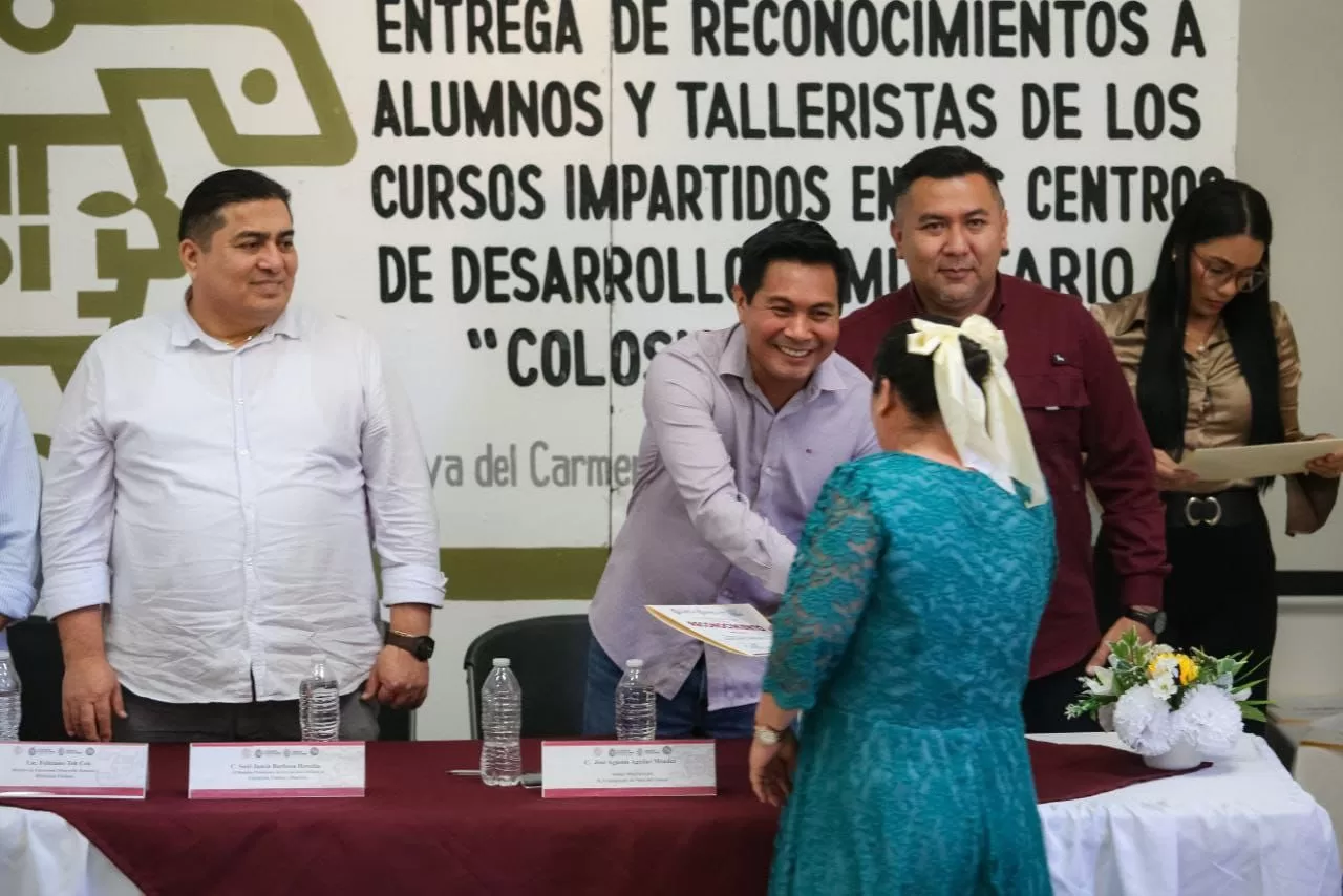 Gobierno de Estefanía Mercado fortalece la capacitación comunitaria