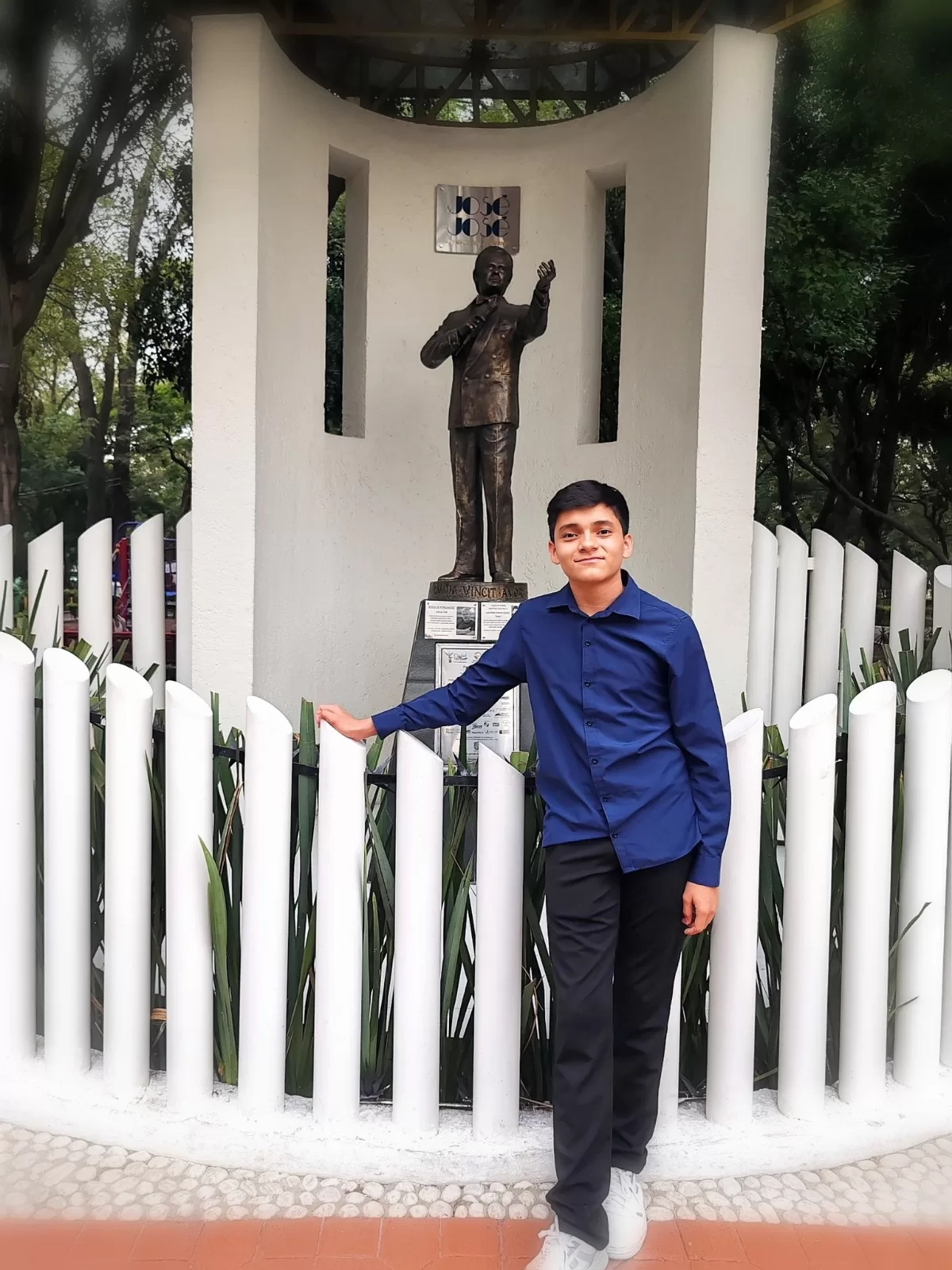 "Pido un aplauso para el amor", una voz joven cantando desde el corazón
