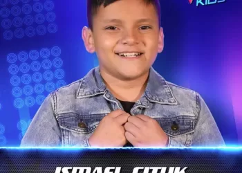 "Pido un aplauso para el amor", una voz joven cantando desde el corazón