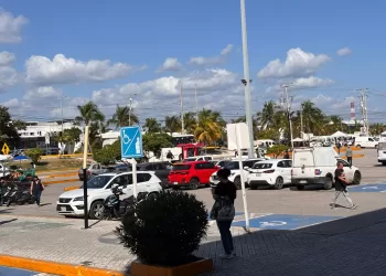 Plaza Las Américas reactiva cobro de estacionamiento