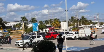 Plaza Las Américas reactiva cobro de estacionamiento