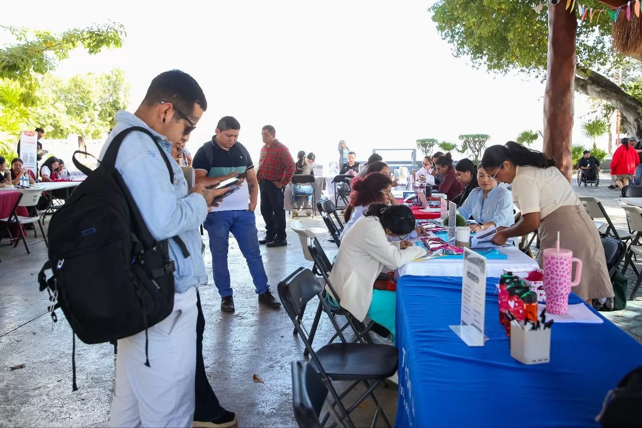 Gobierno de Estefanía Mercado vincula a buscadores de empleo con empresas