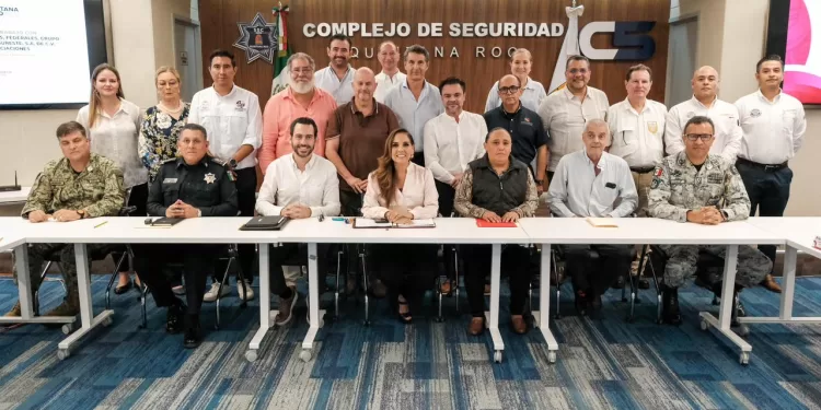 Encabeza Mara Lezama acciones para agilizar filtros migratorios y reducir tiempos de espera de equipaje en el Aeropuerto de Cancún rumbo al Mundial