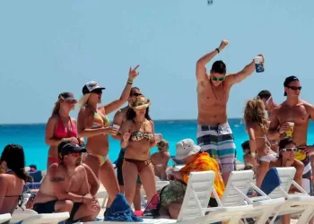 Spring Break se desploma en el Caribe Mexicano: llegada de estudiantes cae 63% en 15 años