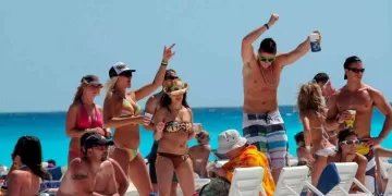 Spring Break se desploma en el Caribe Mexicano: llegada de estudiantes cae 63% en 15 años