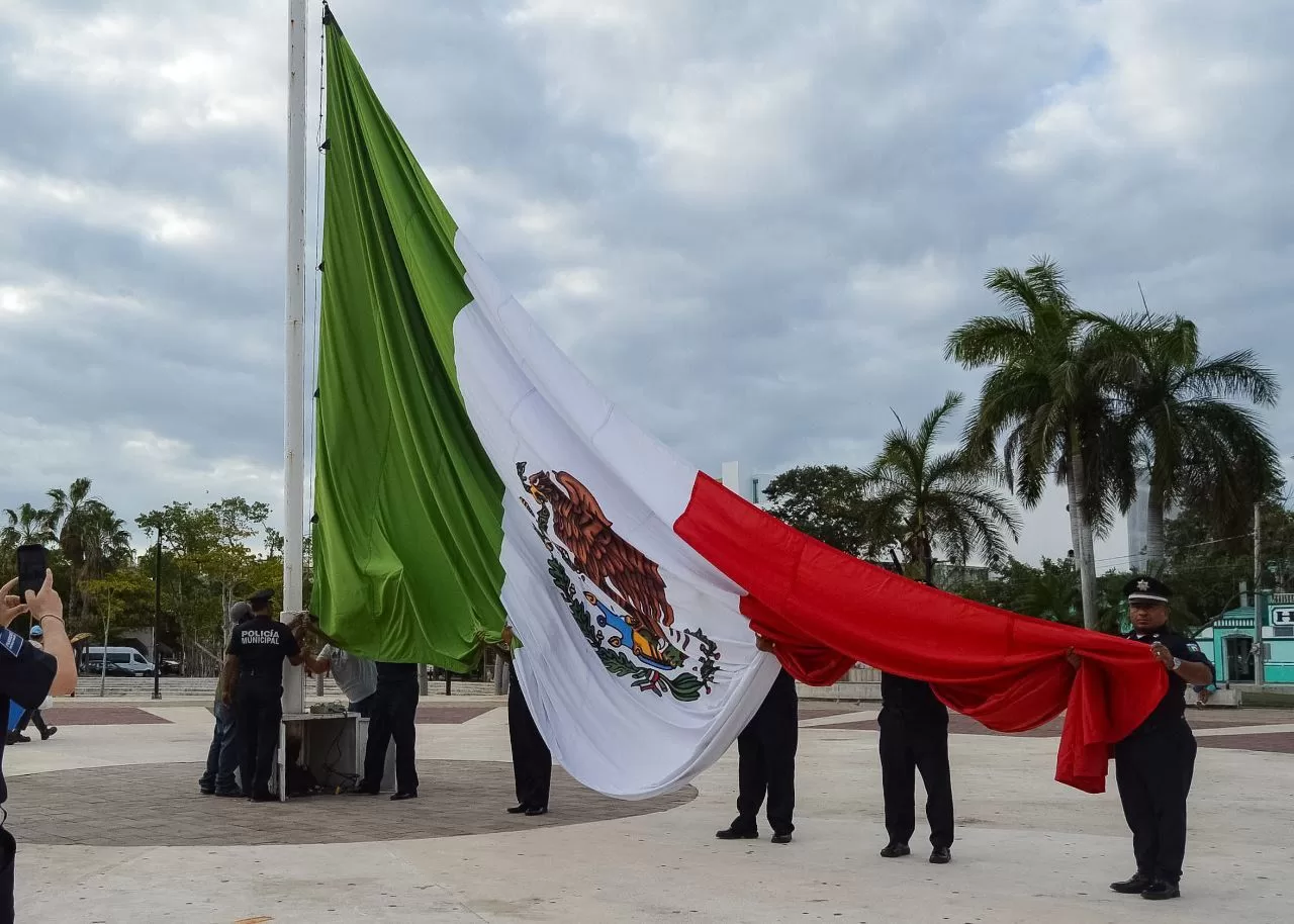 Gobierno de Playa del Carmen conmemora el Día de la Bandera y reafirma su compromiso con un México de orden y justicia
