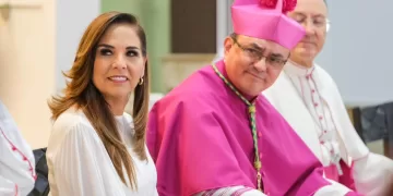 Asiste Mara Lezama a la toma posesión de Salvador González como segundo obispo de la Diócesis Cancún-Chetumal; refrenda voluntad de trabajar por la Construcción de Paz