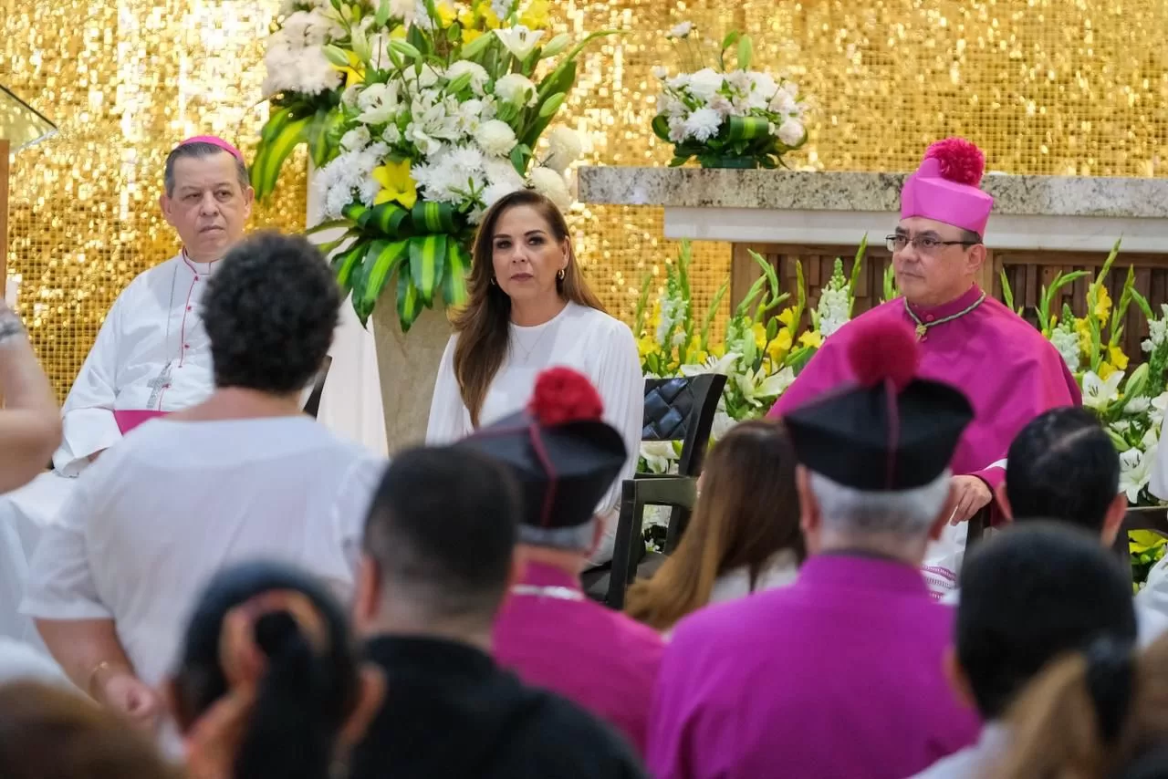 Asiste Mara Lezama a la toma posesión de Salvador González como segundo obispo de la Diócesis Cancún-Chetumal; refrenda voluntad de trabajar por la Construcción de Paz